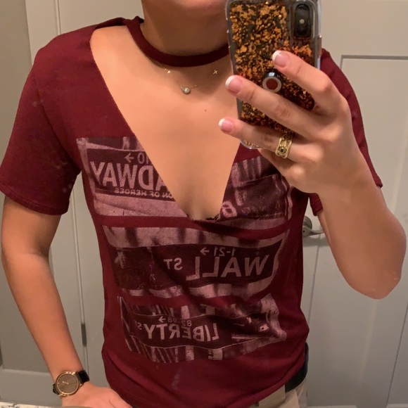 Lowcut V Tee - Picture 4 of 4